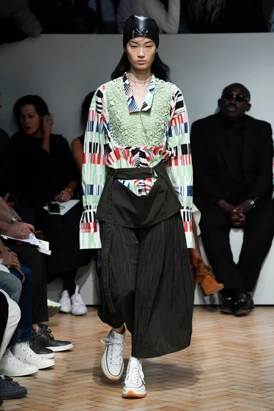 Look 16
